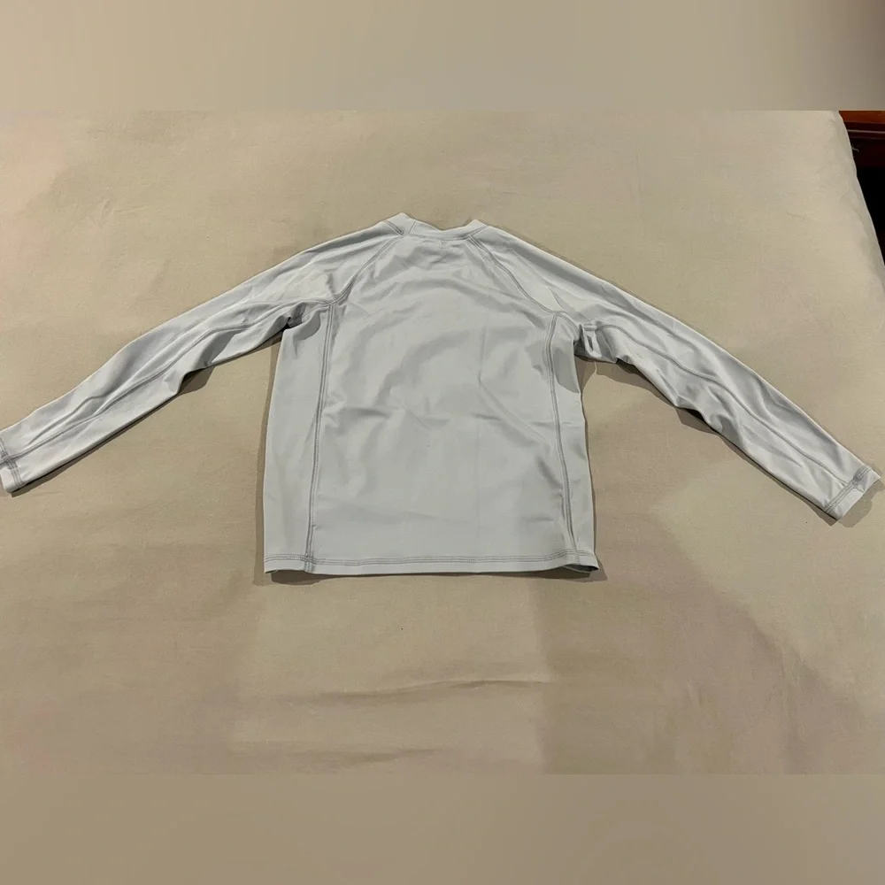 NWT Boys Gap long sleeve rashguard. - Picture 2 of 4